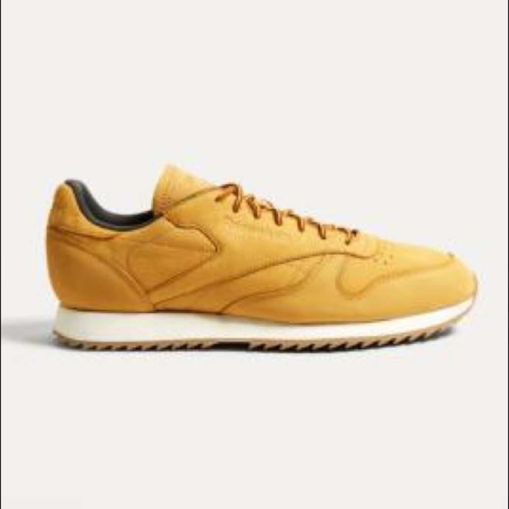 NWOT Redbox classic tan trainers